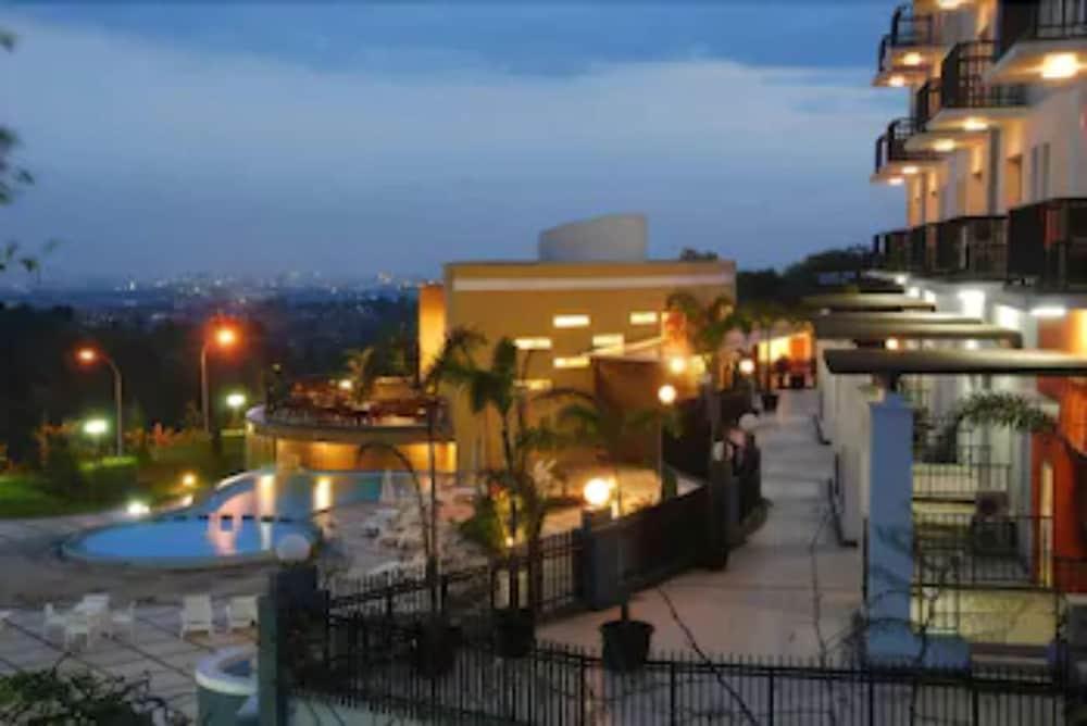 Marbella Suites Bandung Cimenyan Exteriér fotografie